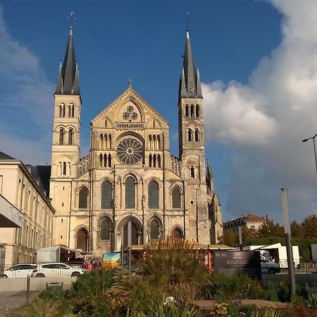 Vue Sur La Basilique 'St 'Remi Appartement Reims Buitenkant foto